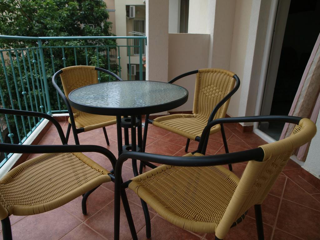 Apartments Obala Dragovic Petrovac Ruang foto