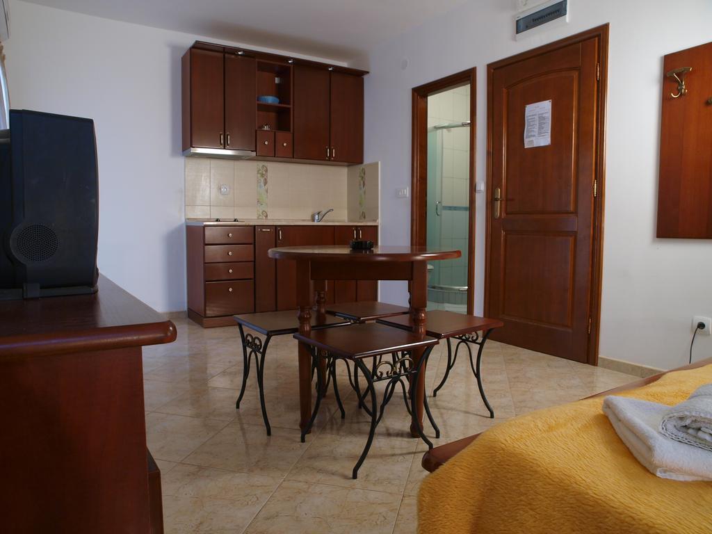 Apartments Obala Dragovic Petrovac Ruang foto