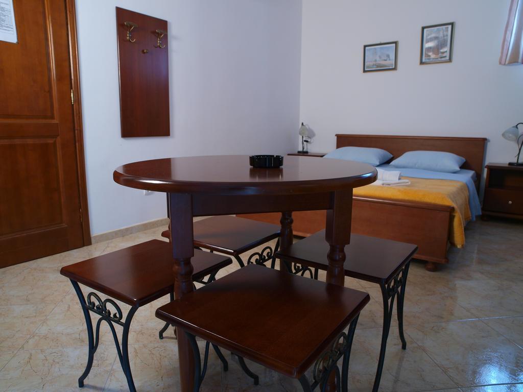 Apartments Obala Dragovic Petrovac Ruang foto