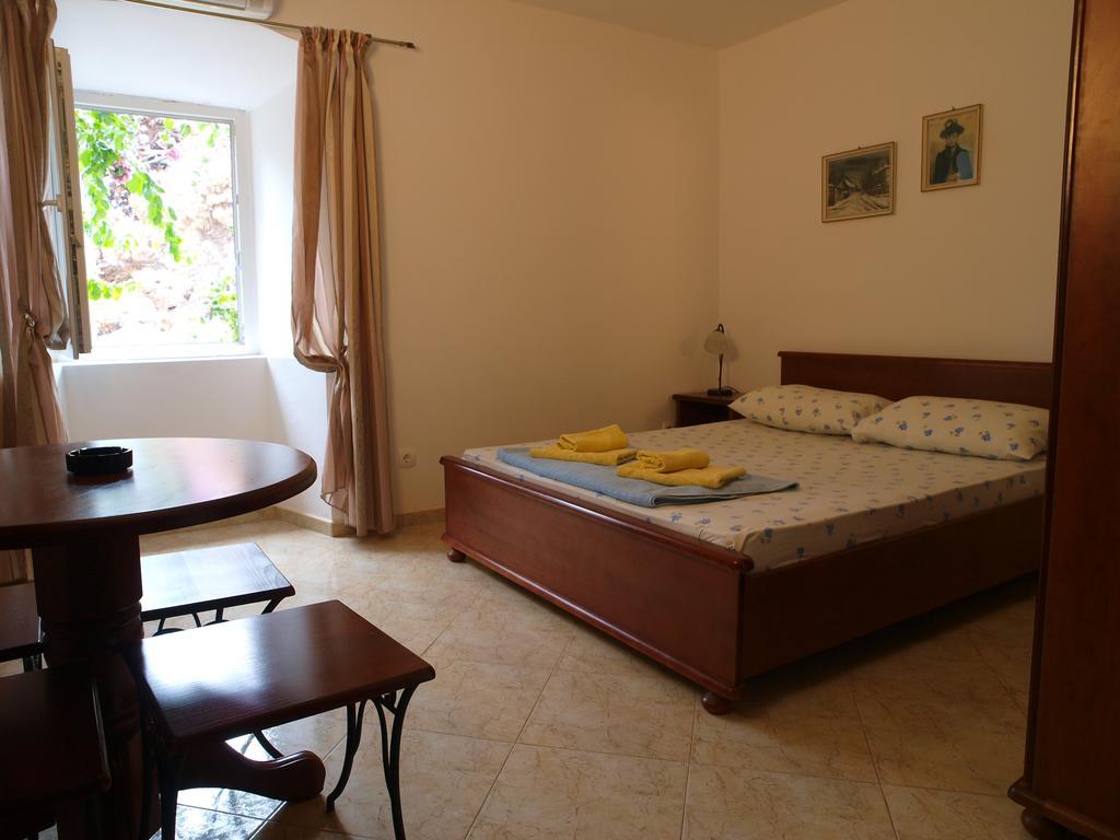 Apartments Obala Dragovic Petrovac Ruang foto