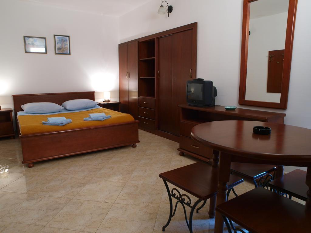 Apartments Obala Dragovic Petrovac Ruang foto