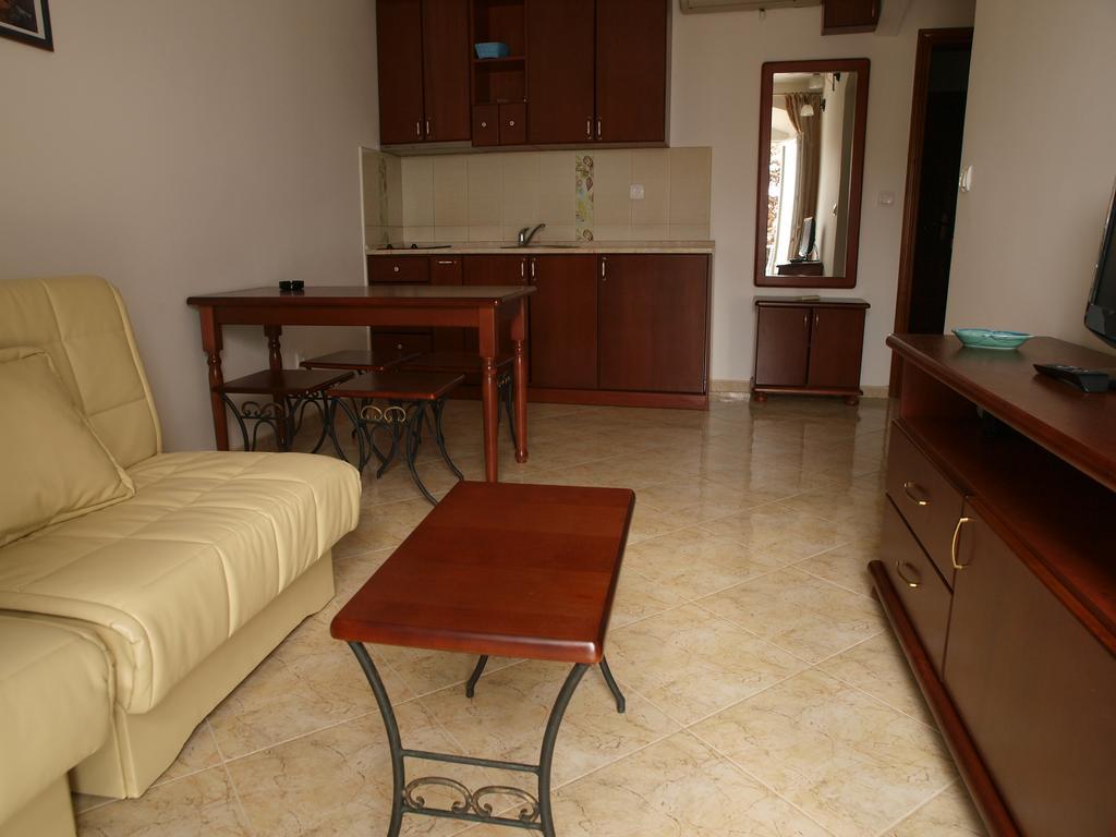 Apartments Obala Dragovic Petrovac Ruang foto