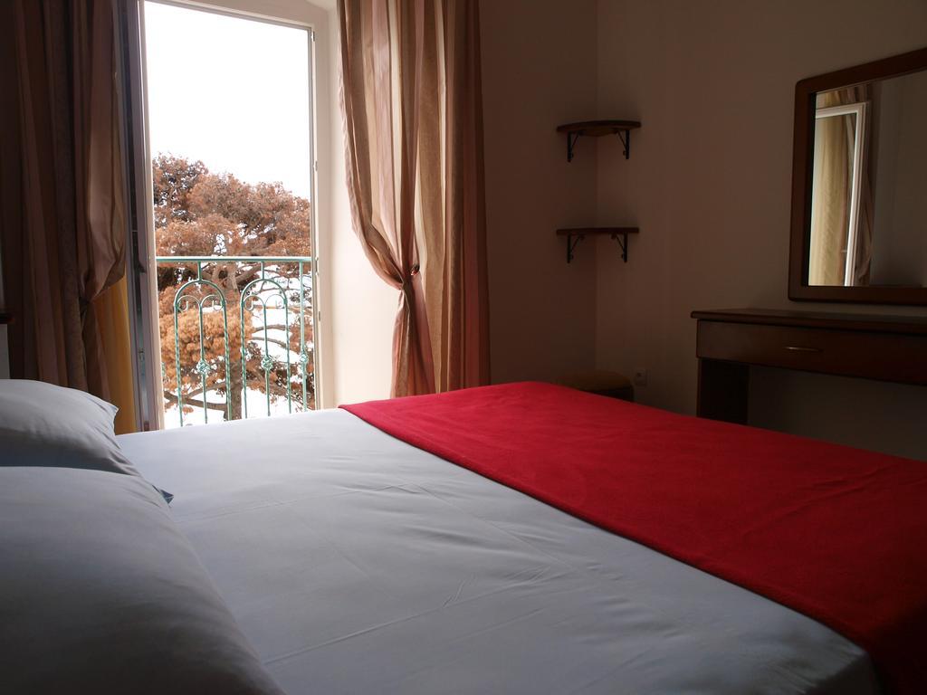 Apartments Obala Dragovic Petrovac Ruang foto