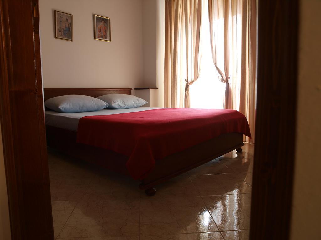 Apartments Obala Dragovic Petrovac Ruang foto