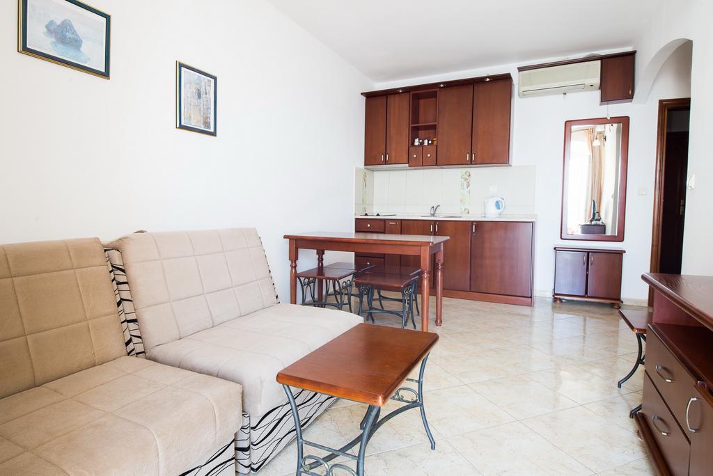 Apartments Obala Dragovic Petrovac Bagian luar foto