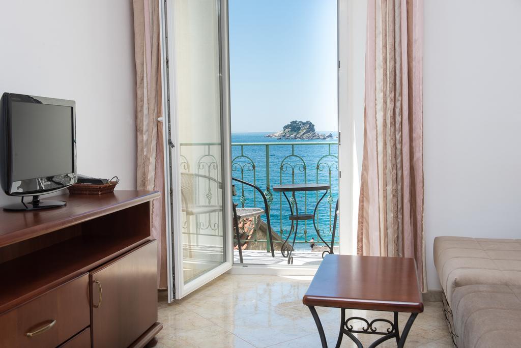 Apartments Obala Dragovic Petrovac Bagian luar foto