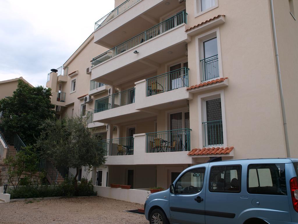 Apartments Obala Dragovic Petrovac Bagian luar foto